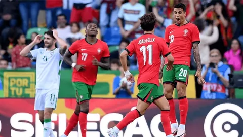 唐西奇NBA三双致敬旧主 湖人球迷高喊口号引独行侠难堪